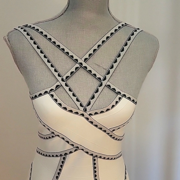 Fashion Nova Woman's White & Black Sleeveless Dress , Size: S - Picture 3 of 8